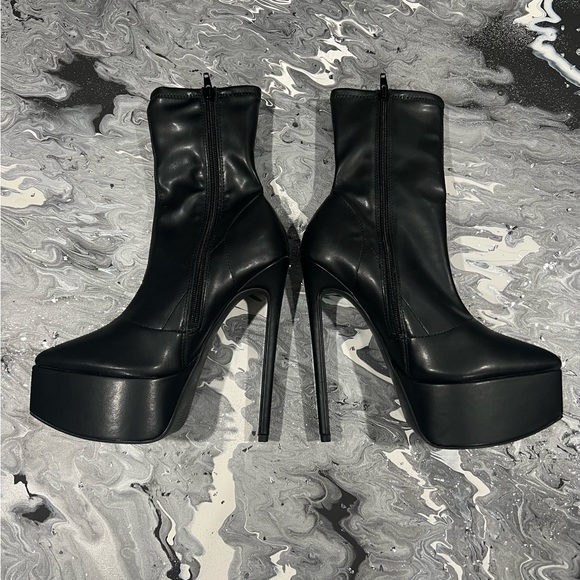 Pointed Toe Platform Ankle Boots - Picture 2 of 4